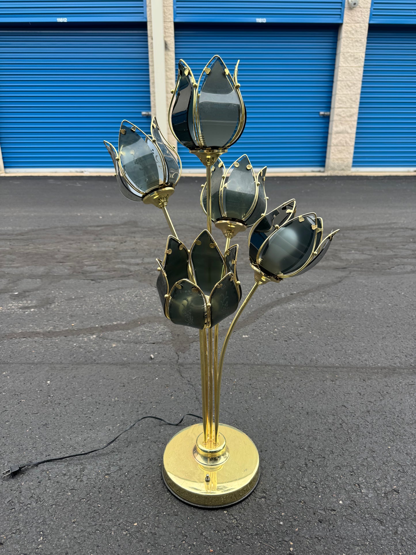 Sold (shipping) Hollywood regency black tulip flower table lamp 1970s