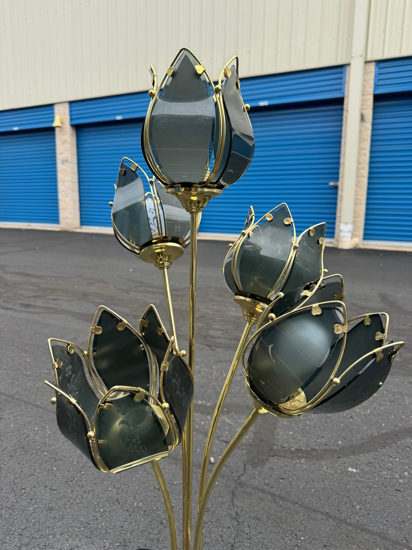 Sold (shipping) Hollywood regency black tulip flower table lamp 1970s