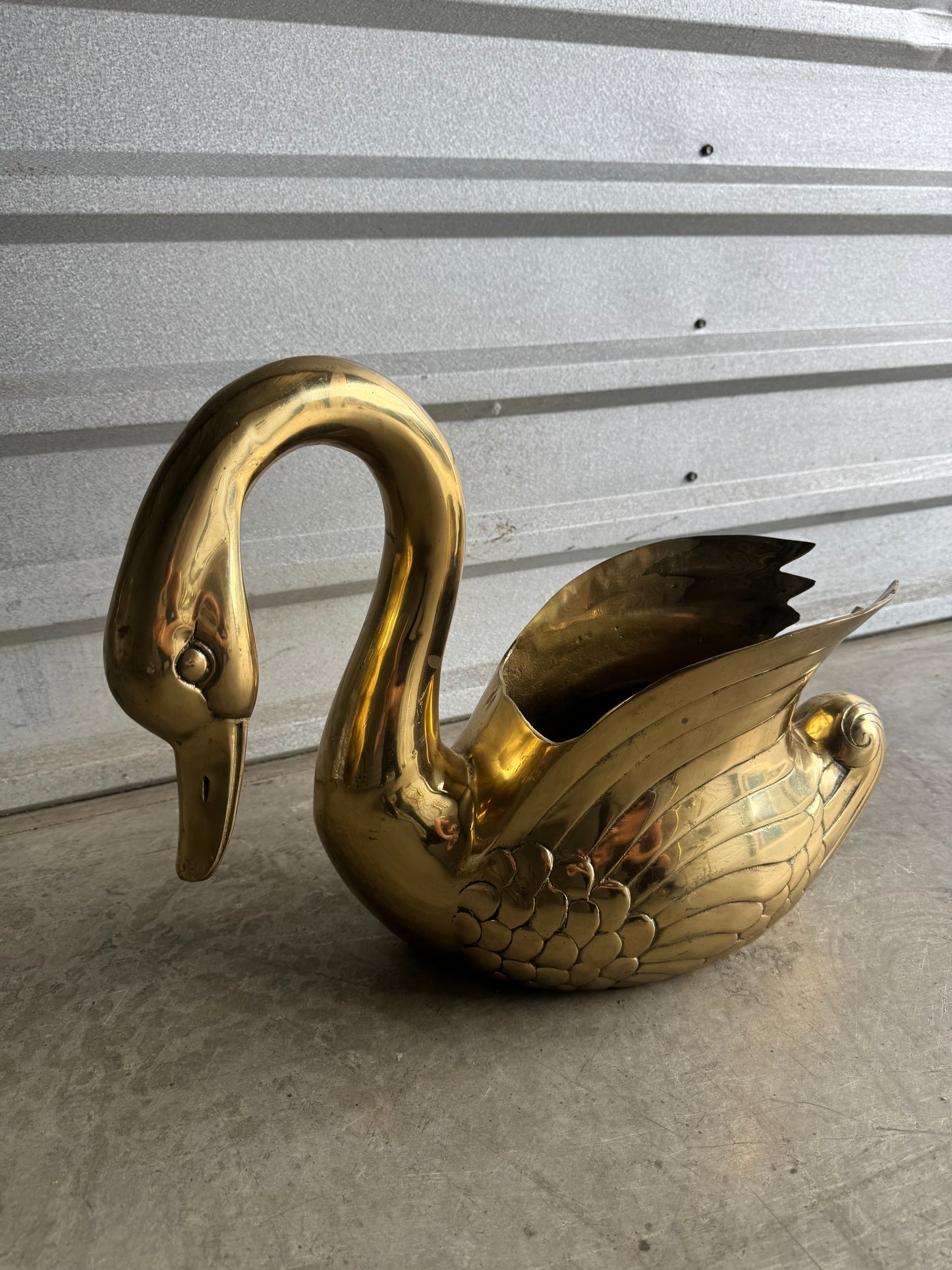 Hollywood regency 60s brass swan planter